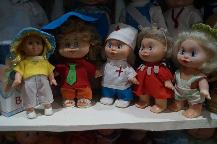 Куклы с разным состояние здоровья долго стояли в очередь у дверей кукольной лечебницы | Бэйбики Куклы с разным состояние здоровья долго стояли в очередь у дверей кукольной лечебницы