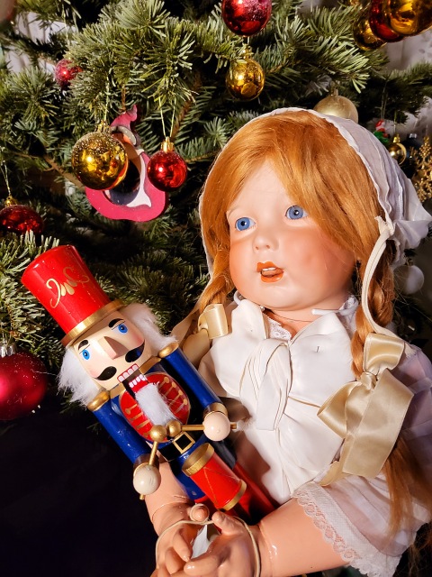 Рождественский вечер маленькой девочки