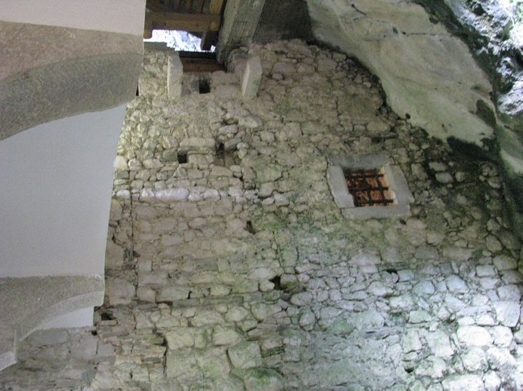 Незабываемая экскурсия по Словении: Постойная Яма и Предъямский замок