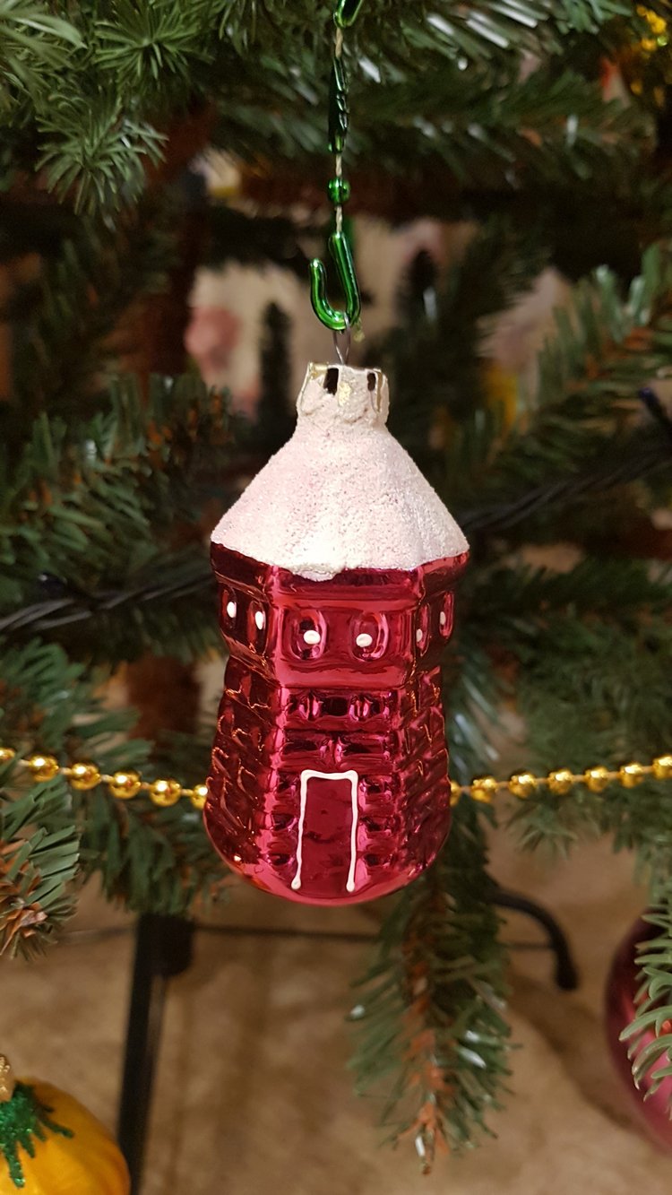 В степи родилась ёлочка, в жару она росла