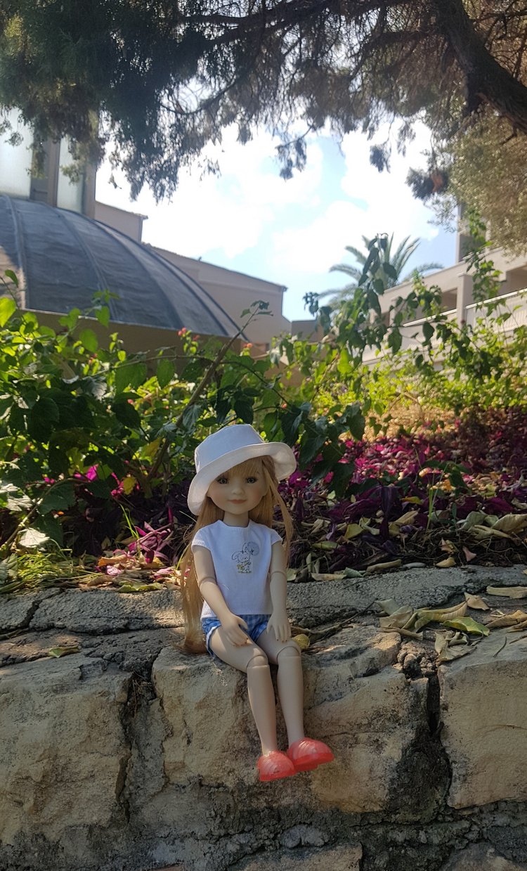 Инес на море — Куклы Ruby Red (Руби Ред) Fashion Friends: Siblies (фото 7)