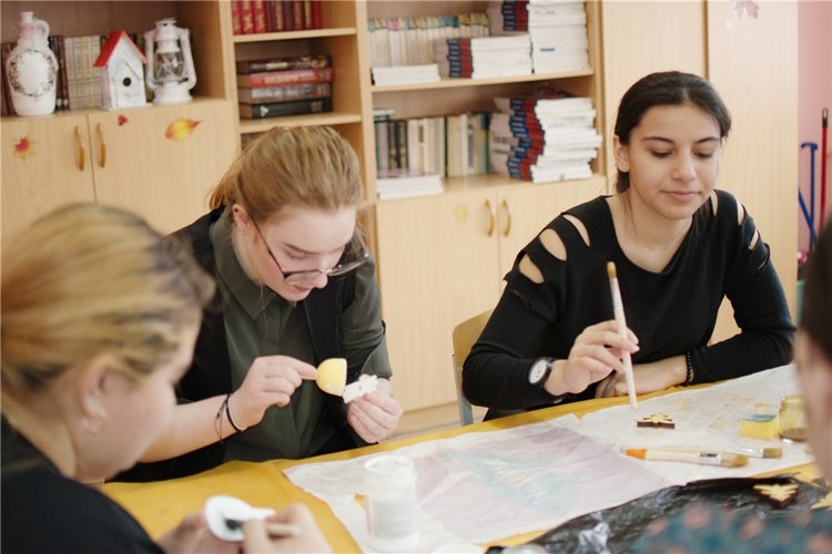 "...мир черно-белый весь разрисуют чудаки!"