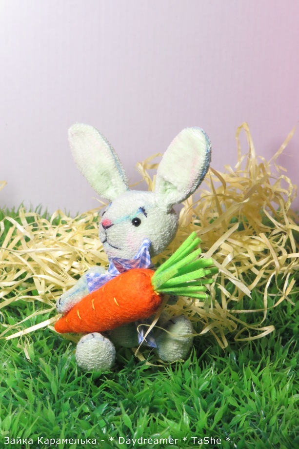 Зайка цвета свежего салата по имени Карамелька