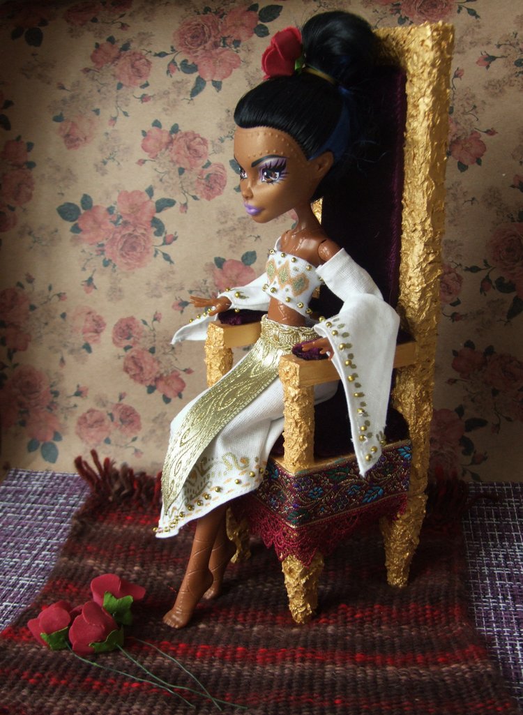 У ног царицы Розы — Мебель для кукол и домиков: фото (фото 6)