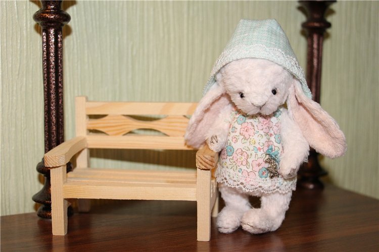 Снегири прилетели и Крошка на ладошке