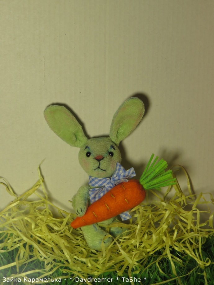 Зайка цвета свежего салата по имени Карамелька