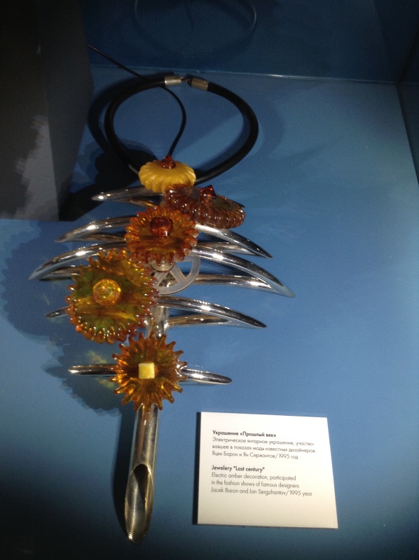 Милая сердцу Божедомка. "Парк янтарного периода". ч.6. (Продолжение). Изделия и украшения из янтаря