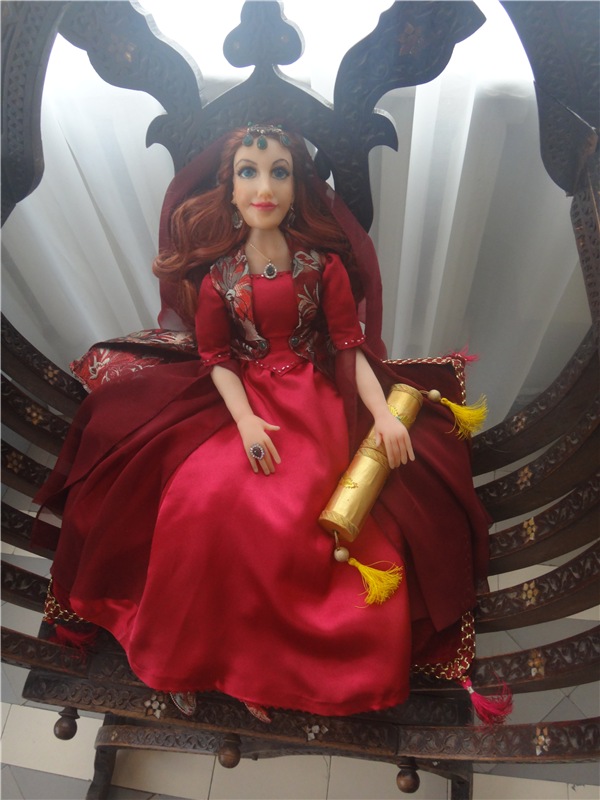 Выставка " Лабиринты кукольной жизни"