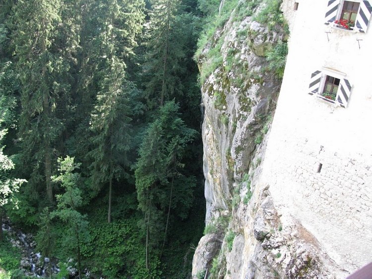 Незабываемая экскурсия по Словении: Постойная Яма и Предъямский замок