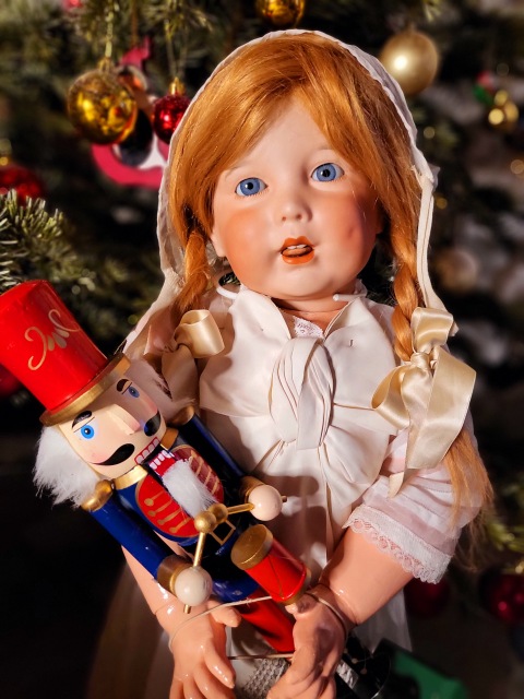 Рождественский вечер маленькой девочки