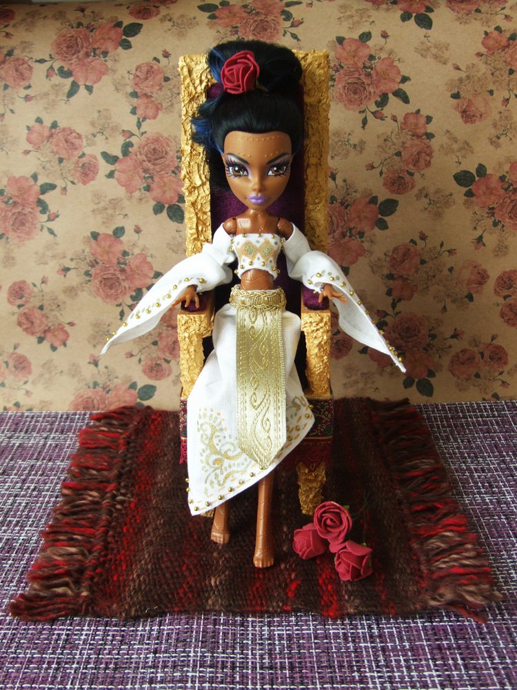 У ног царицы Розы — Мебель для кукол и домиков: фото (фото 2)