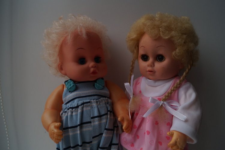 Вторая выписка октября. Машенька здорова. Кукла из лужи стала милашкой. Коровка замычала. Как поставить Лолочку на ножки,