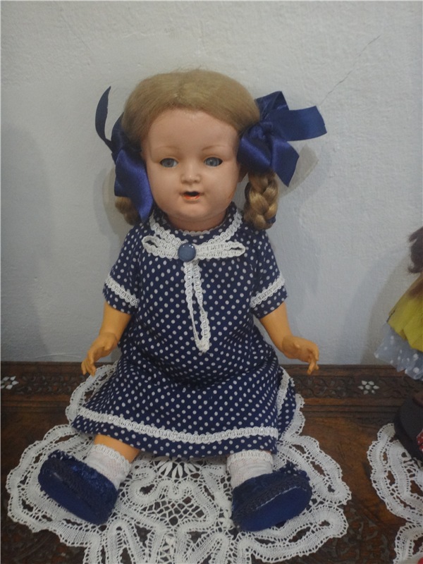 Выставка " Лабиринты кукольной жизни"