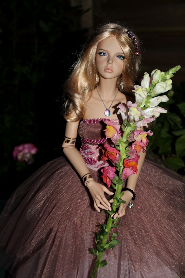 Мисс Бэйбики 2019. Бианка и волшебный цветок. Вечерняя прогулка по саду