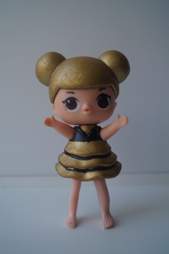 Вторая выписка октября. Машенька здорова. Кукла из лужи стала милашкой. Коровка замычала. Как поставить Лолочку на ножки,