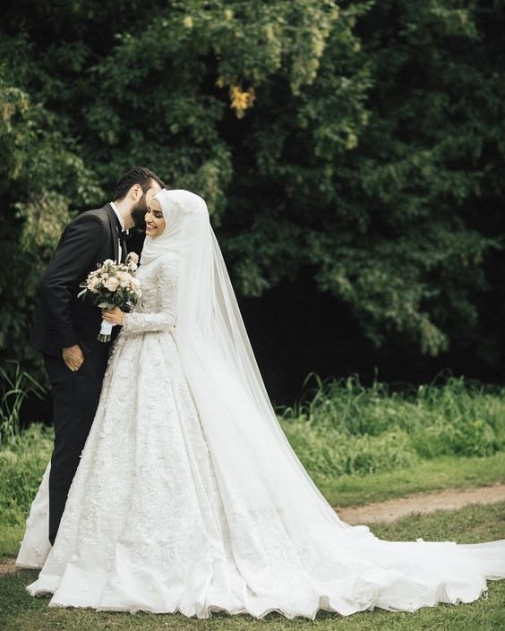 Свадебный хиджаб-прекрасные мусульманки в подвенечных платьях