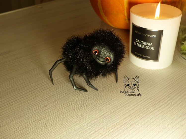 Halloween и маленькие паучки