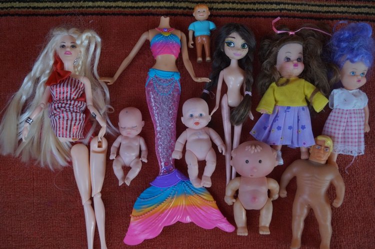 Посылки, посылки - с куклами, игрушками, обувью, одеждой