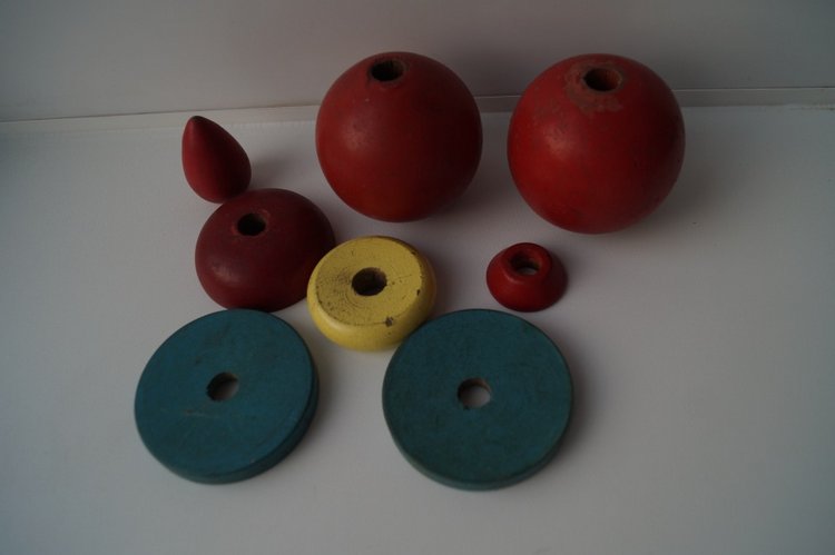 Вторая выписка ноября. Как поставить куклу на ножки, если их нет. Соединяю туловище и голову. У нас и пирамидки лечатся