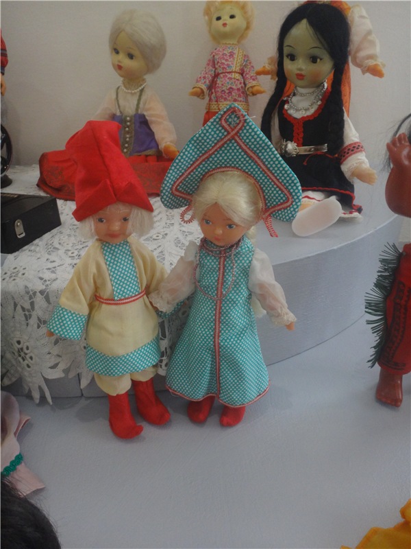 Выставка " Лабиринты кукольной жизни"