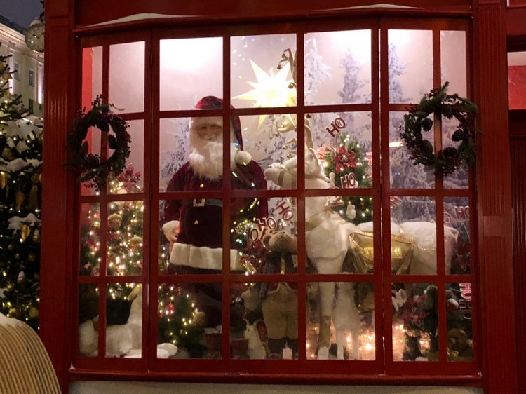 Москва предновогодняя... выставка новогодних елок в ГУМе - очень красиво