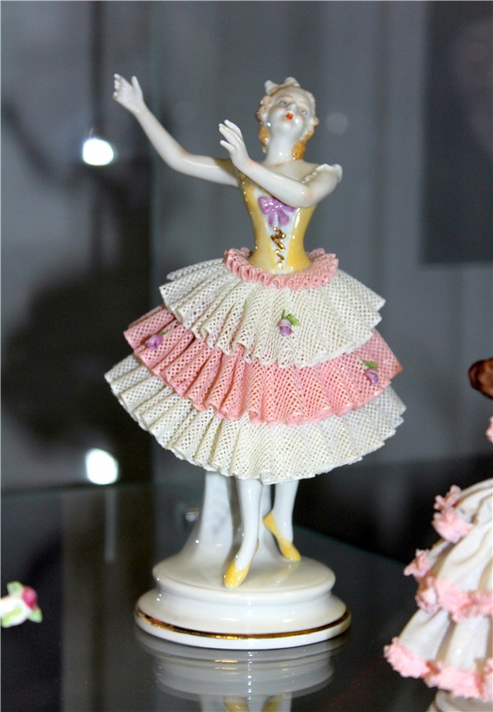 Выставка "Хрупкий мир фарфора", Старицкий краеведческий музей