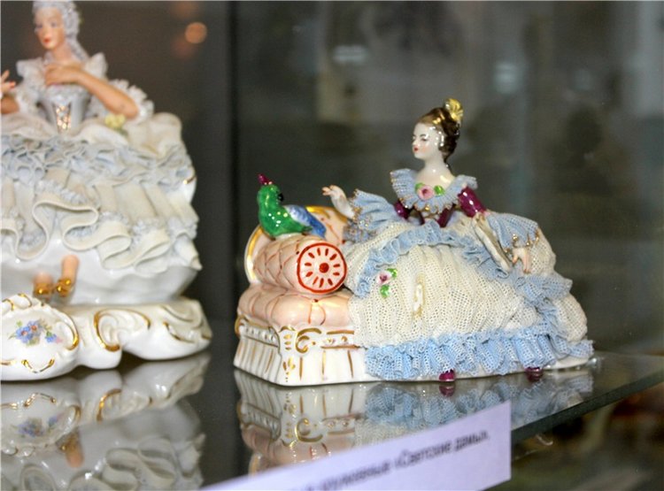 Выставка "Хрупкий мир фарфора", Старицкий краеведческий музей