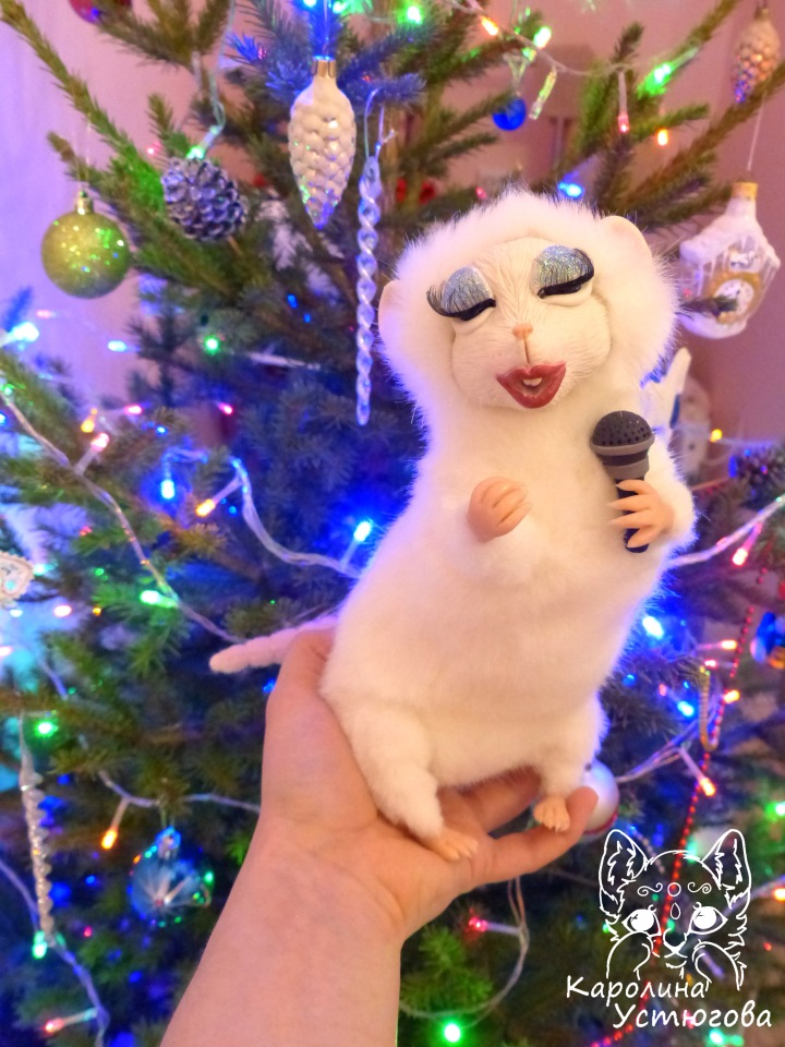 С новым годом! Вас поздравит от всей души... Певица Крыса