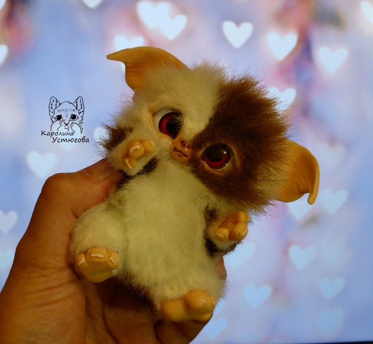 Могвайчик Гизмо в комбинезоне