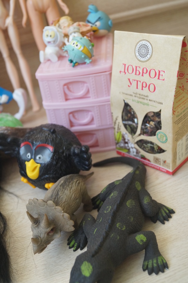 Приехали три посылки, открыла, а их четыре