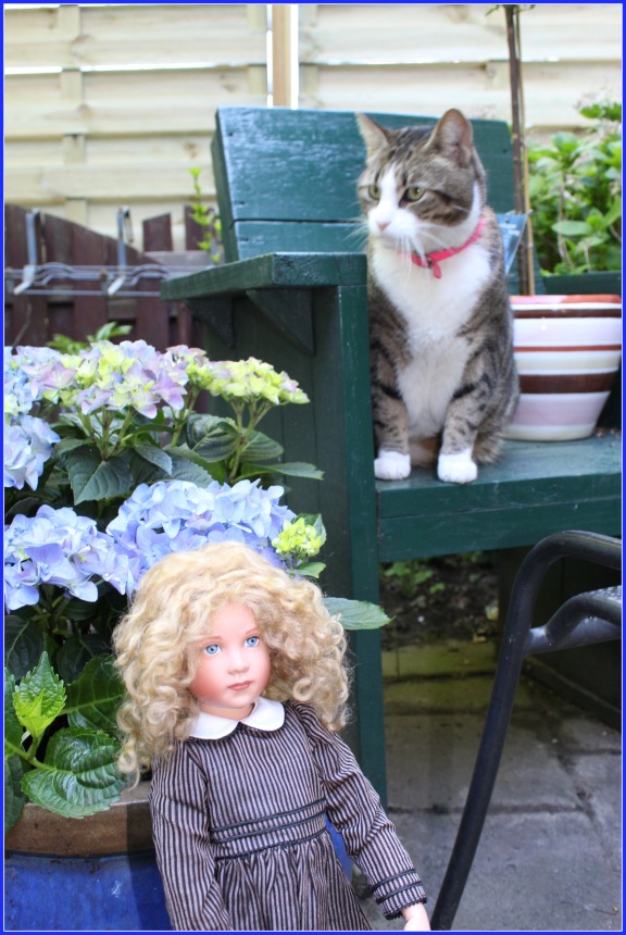 Sonja гуляет в саду. Коллекционная кукла от Helen Kish