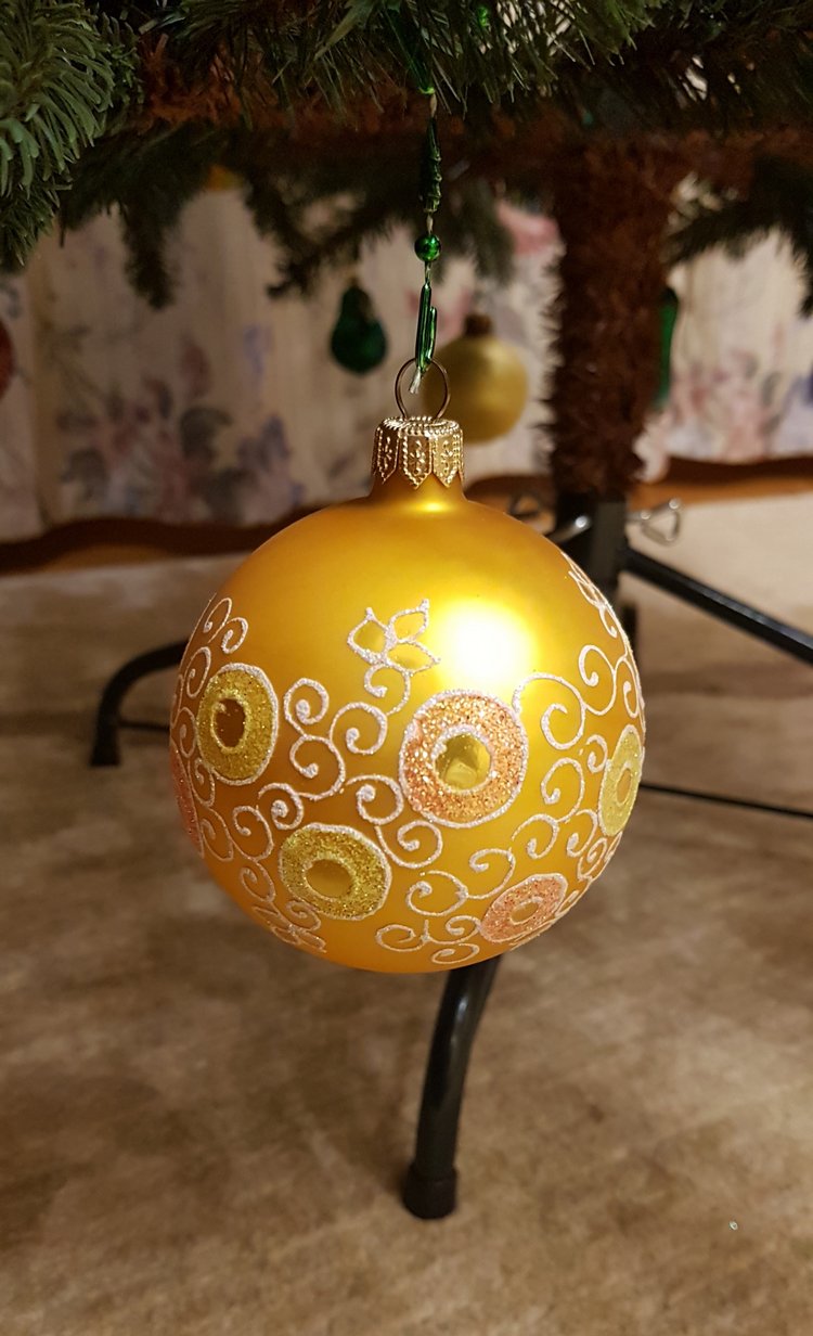 В степи родилась ёлочка, в жару она росла