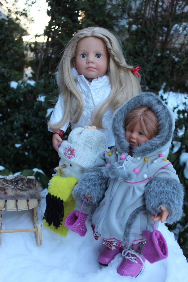Снежные забавы Кети и Рози. Провожаем зиму