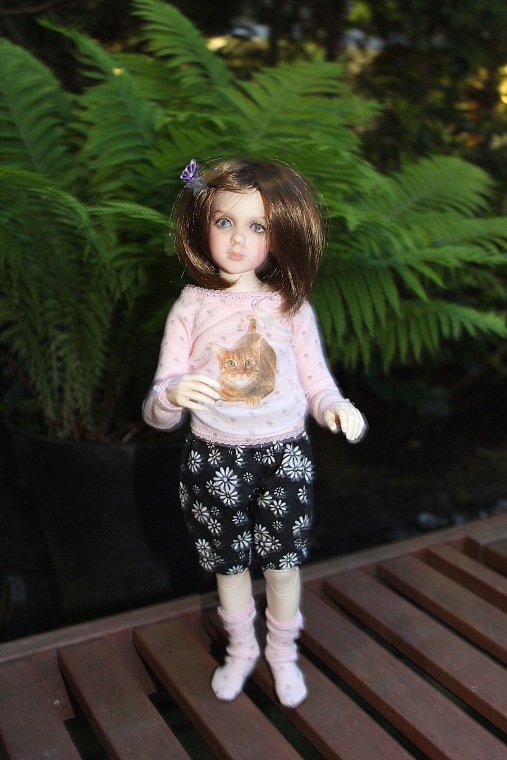 Вечерний сад. Розочка в пижамке