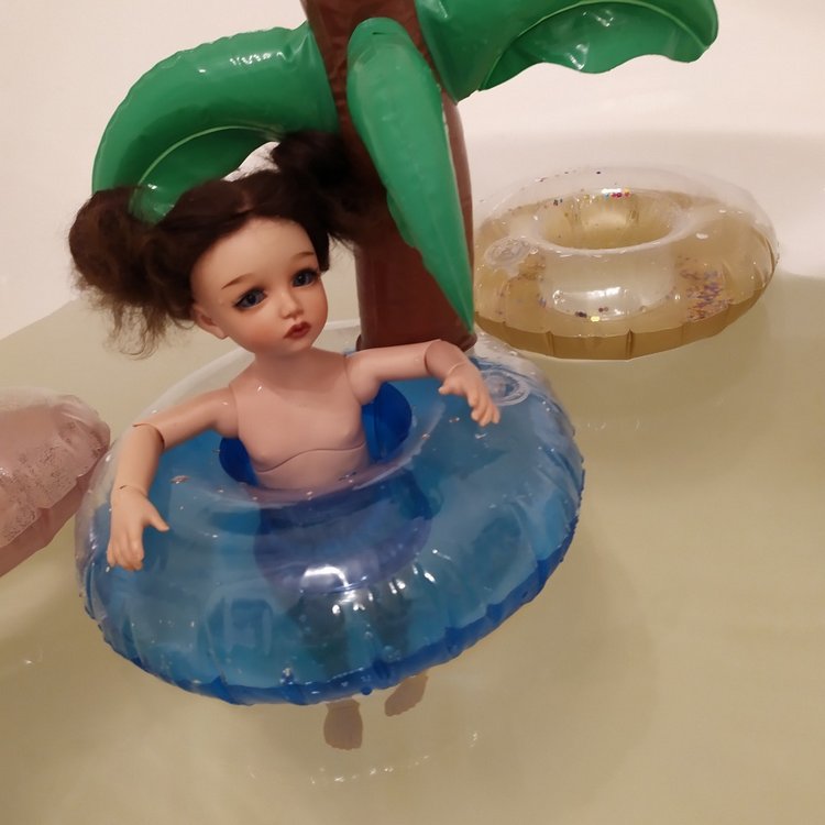 Как мы догоняли лето или примерка кругов для бассейна моей Боночкой