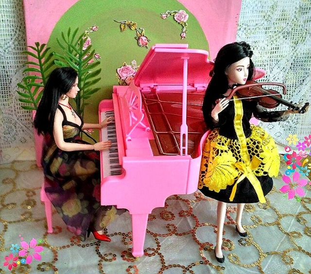 У пилона — Игровые куклы разных производителей (Разное): редкие бренды