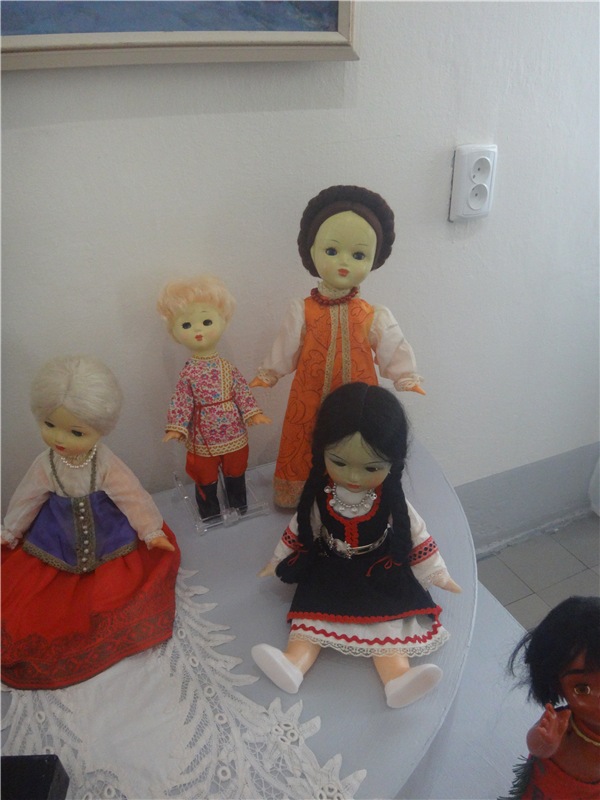 Выставка " Лабиринты кукольной жизни"