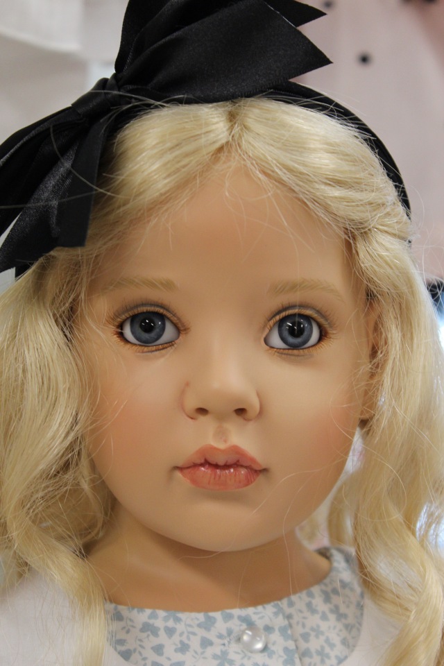 Встреча коллекционеров в магазине. Выбор кукол из новой коллекции Гюнзел. Часть первая - Алиса. ОПРОСНИК