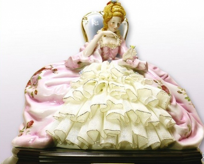 Дрезденские «кружевницы»: В чём секрет фарфоровых статуэток, которые словно одеты в изящные наряды