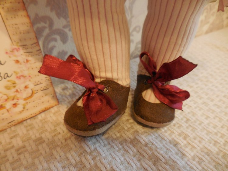 Юная фройляйн и непослушные косички