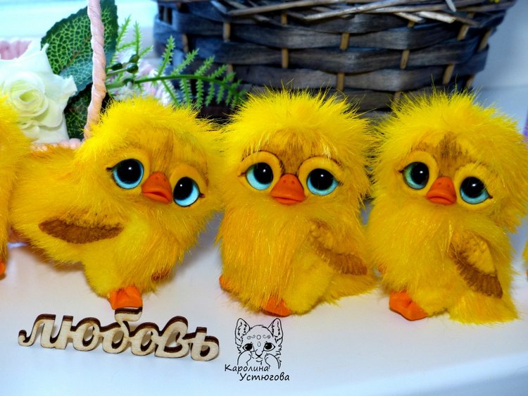 Корзинами утят несут...Несут на радость и веселье весны