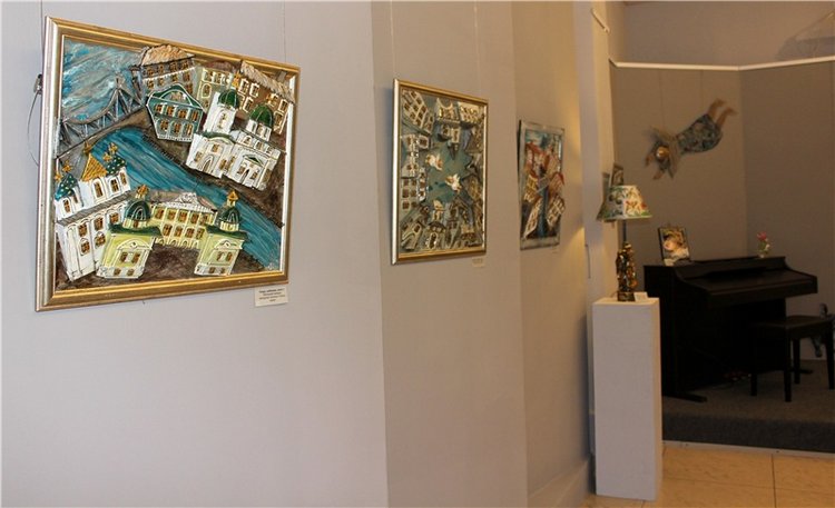 Выставка "Стекляндия" Елены Буровой в Твери