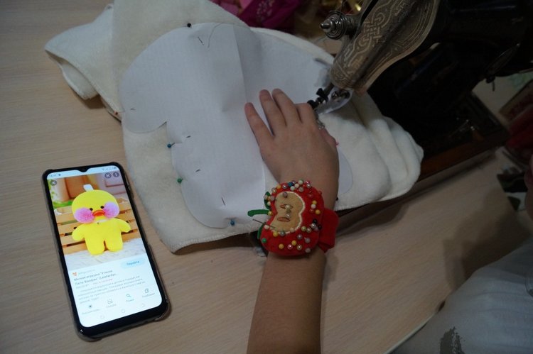 Агаша сшила подарок для сестры на новый год и купальник для Свег LOL OMG (фото 9)