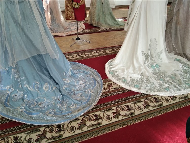 Выставка костюмов к фильму " Матильда"