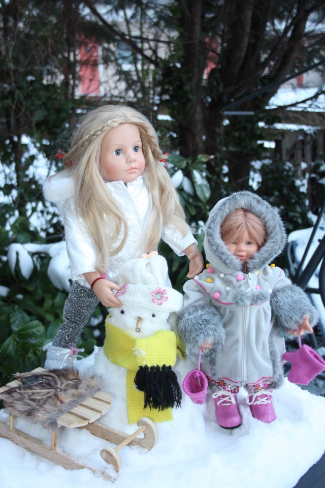 Снежные забавы Кети и Рози. Провожаем зиму