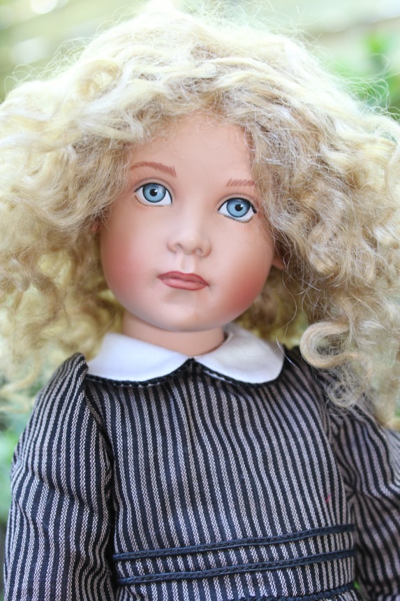 Sonja гуляет в саду. Коллекционная кукла от Helen Kish