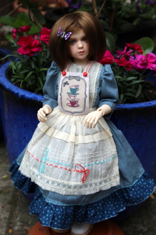 Розочка в образе Алисы. Домашнее видео (фото 7)