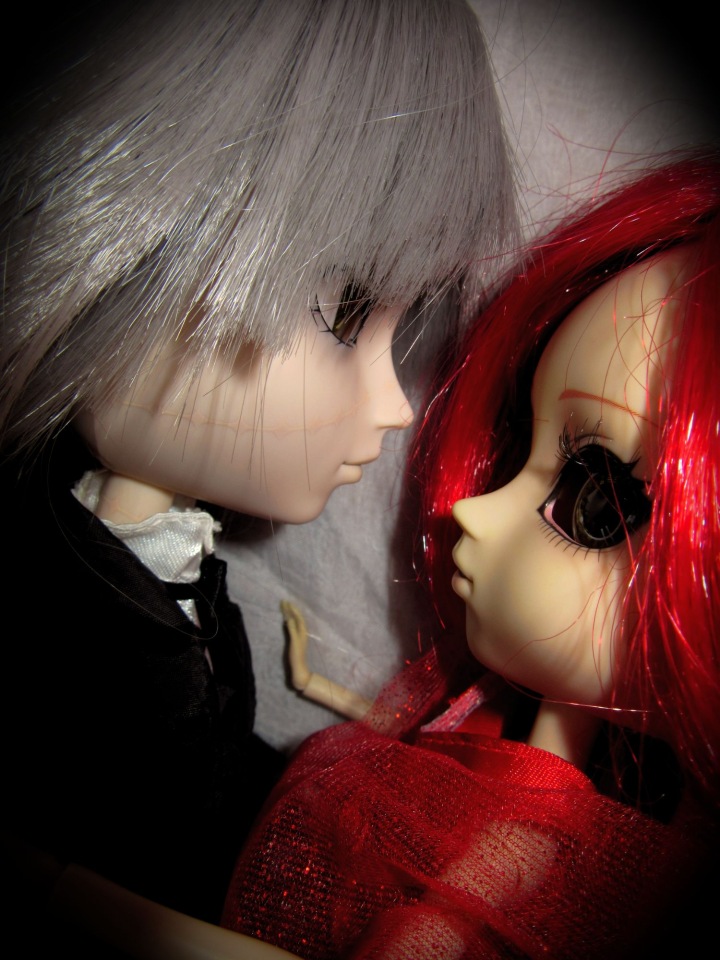 Забытый вальс алого и серого (фото 9)