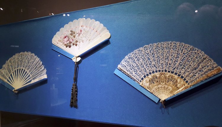 Выставка "Узоры свадьбы кружевной". Зал 2 | Бэйбики Выставка "Узоры свадьбы кружевной". Зал 2