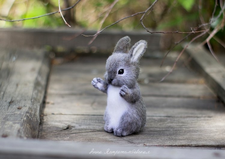 Заинька — Валяные игрушки из шерсти: сухое валяние